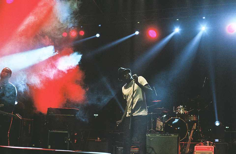 11 songhoy blues from mali 2-zakifo on film © robyn perros